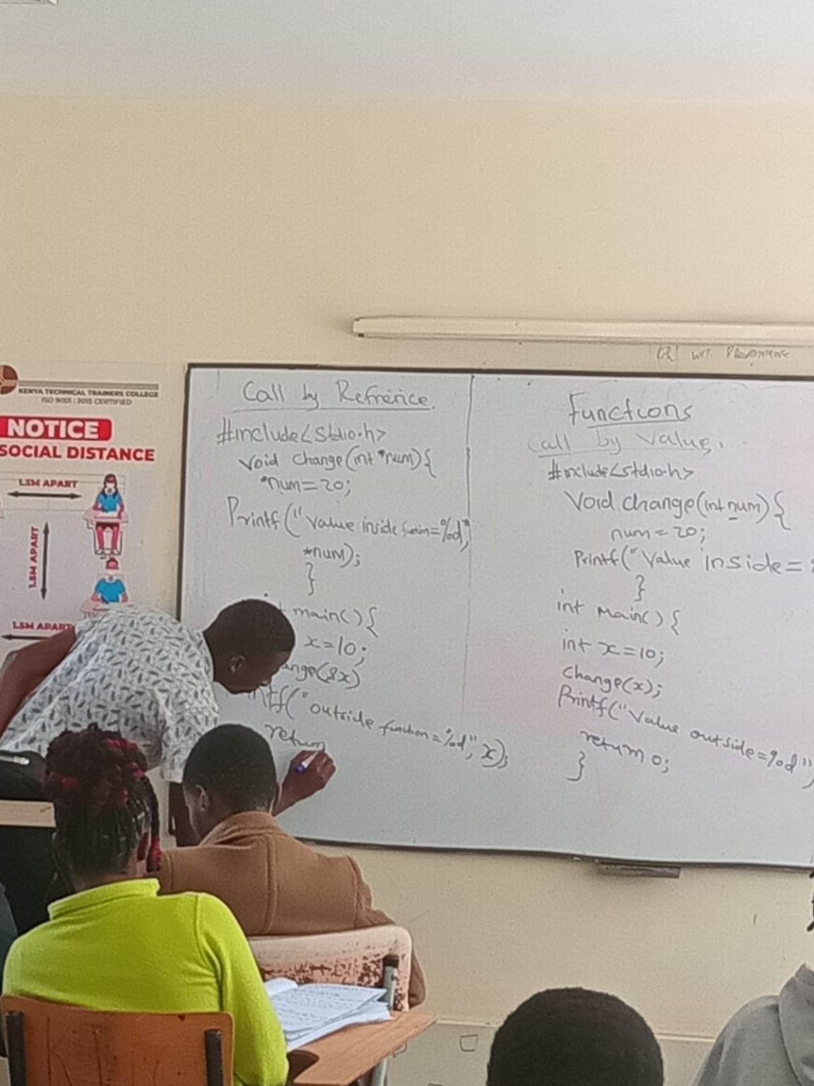 Explaining C programming functions to learners